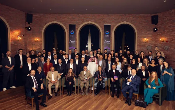 المستشار تركي آل الشيخ مع نجوم وصُنّاع الدراما السورية- الصورة من صفحته على فيس بوك