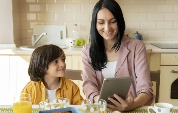 صورة لأم مع طفلها