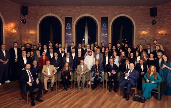 صورة لنجوم الدراما السورية مع المستشار تركي آل الشيخ -الصورة من حساب المستشار تركي لآل الشيخ على الانستغرام