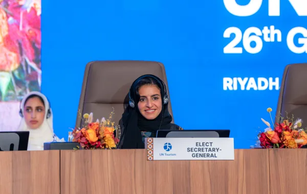 الإماراتية شيخة النويس