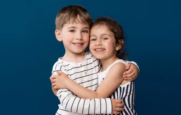 صورة تعبرعن الأخوة