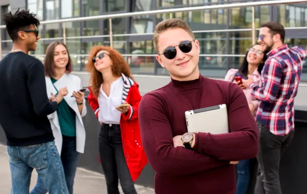 المظهر يعزز الثقة بالنفس - المصدر freepik