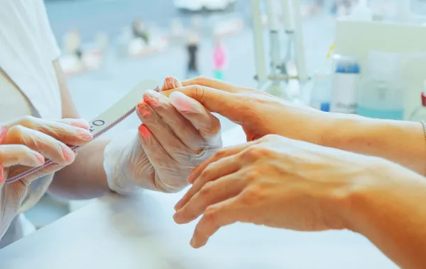 حلم قص الأظافر في المنام - الصورة تعبيرية