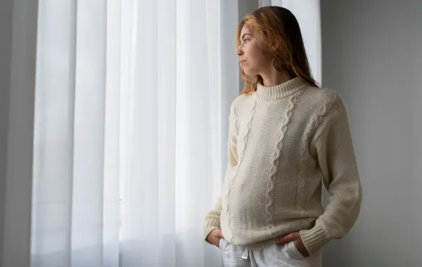 صورة تعبر عن حامل مصابة باكتئاب الحمل