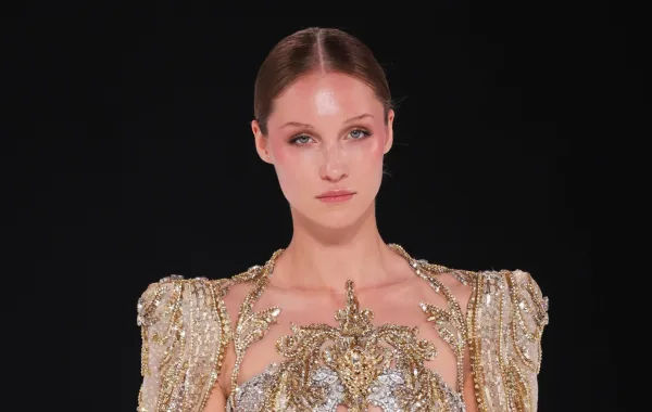 تسريحات شعر عروس خريف وشتاء 2025