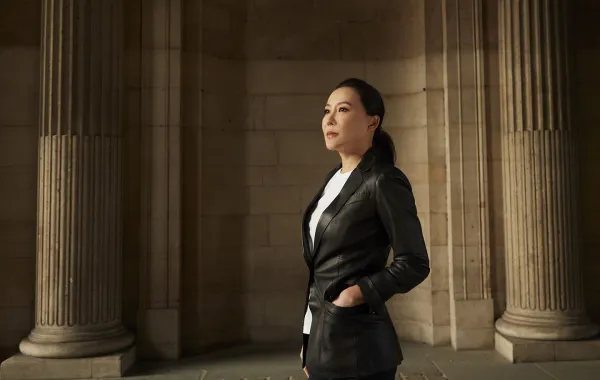 سيندي تشاو جواهر تُنحت بدقة 