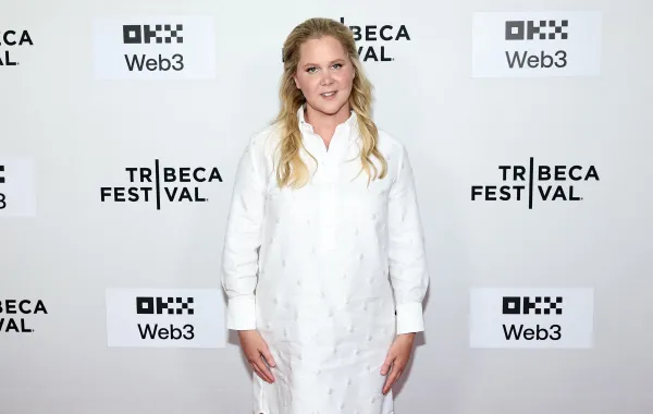 إيمي شومر في نيويورك ( Amy Schumer in newyork ).مصدر الصورة: Jamie McCarthy / GETTY IMAGES NORTH AMERICA / Getty Images via AFP