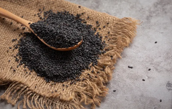 فوائد السمسم الاسود علاج طبيعي لفقر الدم Image By Freepik