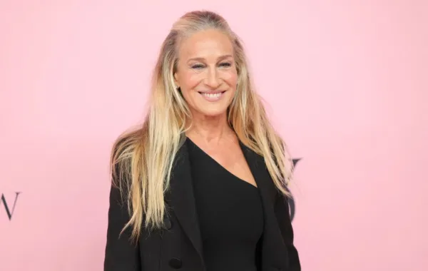 سارة جيسيكا باركر في مدينة نيويورك (Sarah Jessica Parker in New York City). مصدر الصورة: Dia Dipasupil/Getty Images/AFP