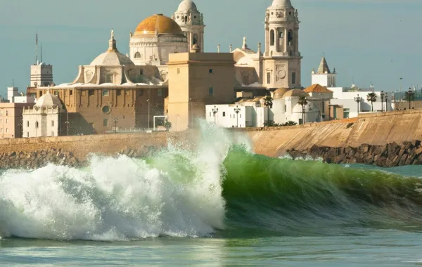 لقطة تظهر جانب من قادس