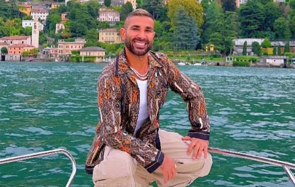 أحمد سعد يتعرض لحادث سيارة صعب.. تفاصيل حالته الصحية