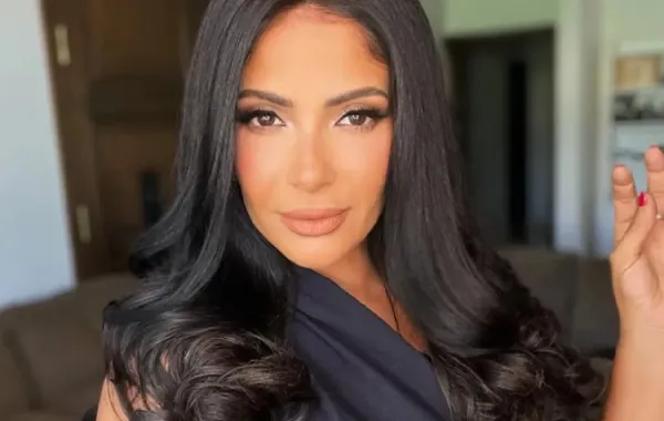 أحمد مراد يعلن موعد طرح فيلم الست بطولة منى زكي