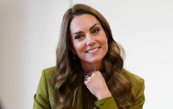 كيت ميدلتون أثناء زيارتها لمؤسسة هوم ستارت أكسفورد الخيرية، في أكسفورد (Kate Middleton during her visit to the Home Start Oxford charity, in Oxford  ). مصدر الصورة: KIRSTY WIGGLESWORTH / POOL / AFP