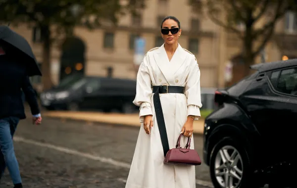 حقيبة مناسبة لمعطف الترنش- الصورة من Launchmetrics/Spotlight