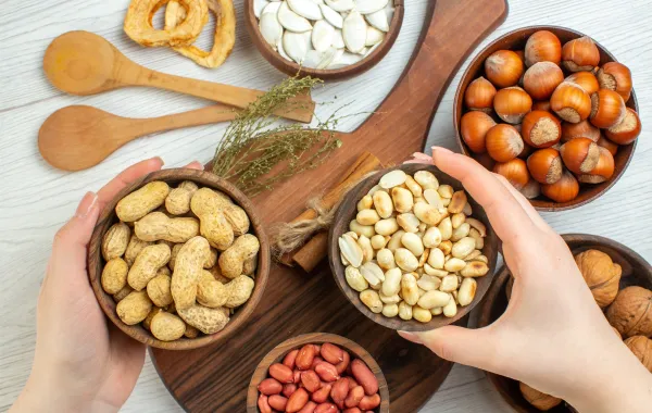 أفضل أنواع المكسرات لصحتكِ -Image By Freepik