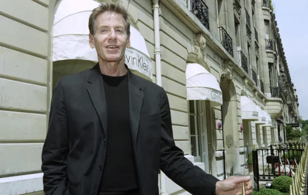 المصمم كالفن كلاين Calvin Klein في افتتاح أول متجر له في باريس - (مصدر الصورة  Thomas COEX / AFP)