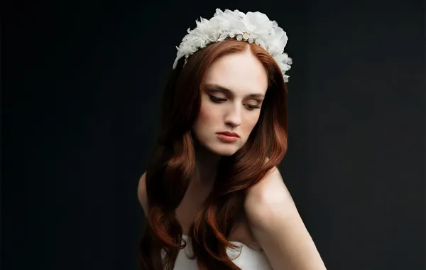 مكياج العروس بين اللمسة الناعمة والسحر الدرامي .. أي إطلالة تليق بك؟