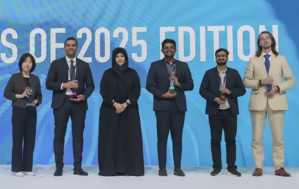 لطيفة بنت محمد بن راشد مع المبتكرين الفائزين