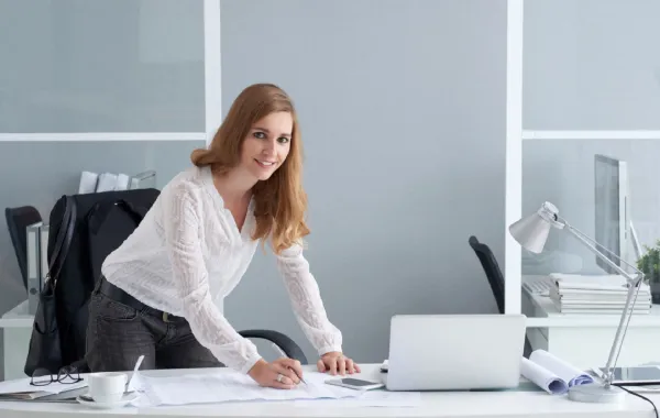 ميزات أنثى القوس في العمل والإدارة