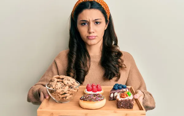 نصائح سريعة لتقليل الرغبة بالحلويات خلال اليوم