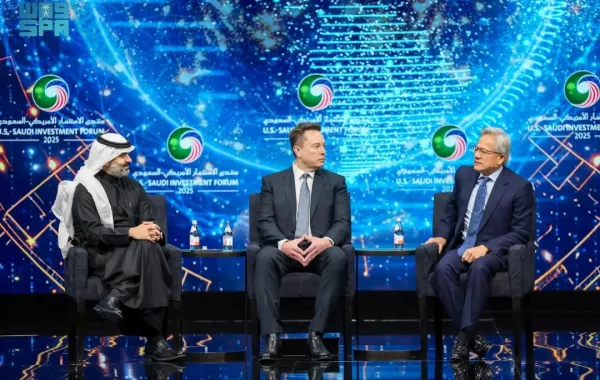 المهندس عبدالله بن عامر السواحه وزير الاتصالات وتقنية المعلومات وإيلون ماسك وجينسن هووانغ الرئيس التنفيذي لشركة "NVIDIA" 