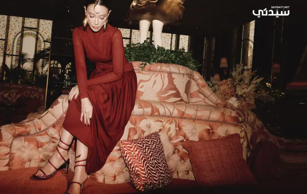 صندل Cleo من رينيه كاوفيلا Rene Caovilla فستان من تشاتس باي سي دام CHATS by C.Dam أقراط من ماغدا بوتريم Magda Butrym