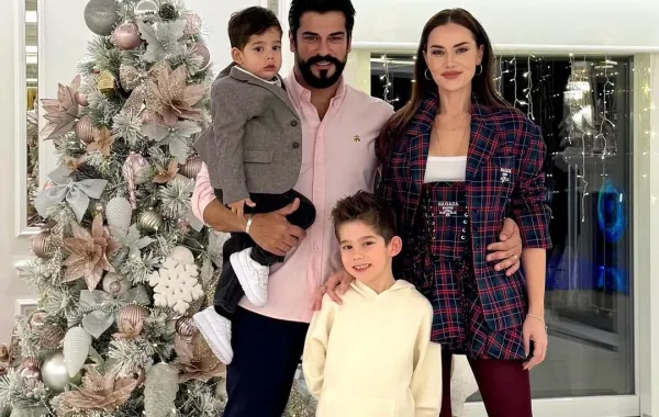 فهرية أفجان وبوراك أوزجيفيت وولداهما كاران وكيريم- الصورة من حساب فهرية على إنستغرام