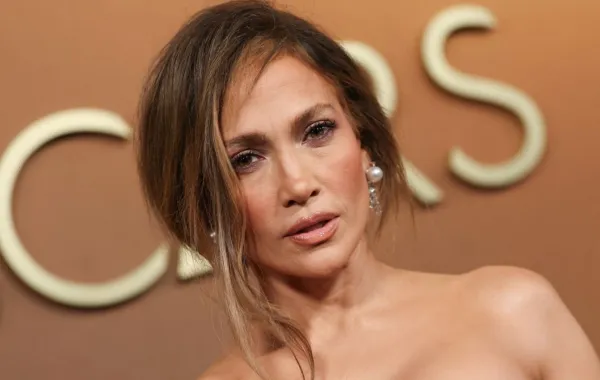 جينيفر لوبيز Jennifer Lopez في حفل توزيع جوائز المحافظين 2025. مصدر الصورة: VALERIE MACON / AFP