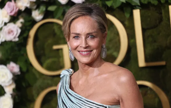 شارون ستون في كاليفورنيا ( Sharon Stone in California ). مصدر الصورة: Etienne Laurent / AFP