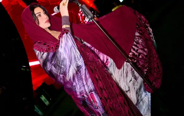 هيفاء وهبي بالعباية في حفلها الأخير بالسعودية- الصورة من حساب Haifa Wehbe Fashion هيفاء وهبي