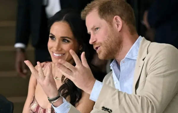 الأمير هاري مع زوجته ميغان ماركل في بوغوتا (Prince Harry with his wife Meghan Markle in Bogota). مصدر الصورة: RAUL ARBOLEDA / AFP