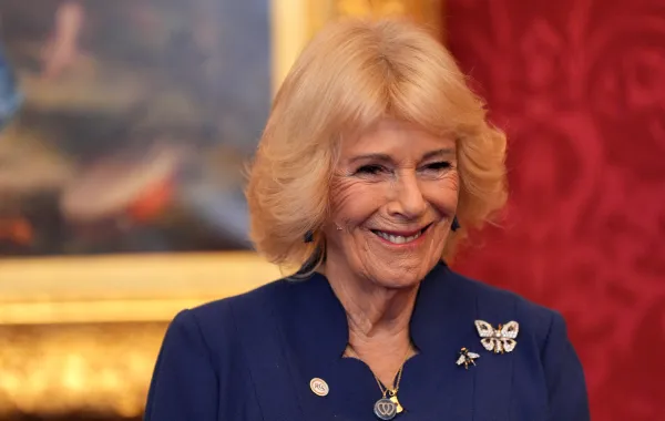 الملكة كاميلا في قصر سانت جيمس بلندن ( Queen Camilla at St. James's Palace in London ). مصدر الصورة: Yui Mok / POOL / AFP