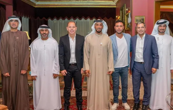وفد الإمارات فى منزل عادل إمام - الصورة من حساب محمد إمام