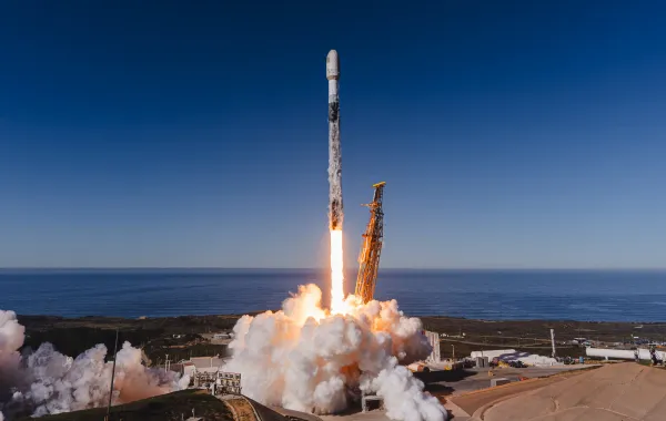  نجاح إطلاق القمر الاصطناعي فاي-1