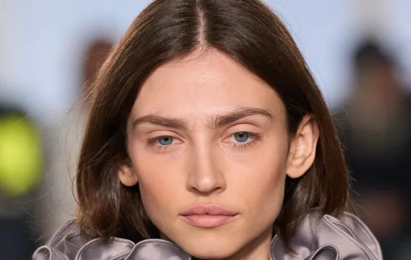 حيل سريعة لعلاج فراغات الحواجب