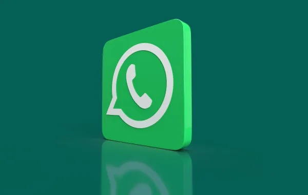 تطبيق واتساب - الصورة من unsplash by bastian riccardi