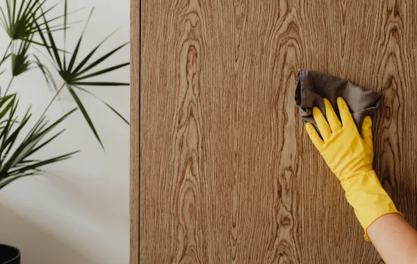 إذا سئمتِ من تراكم الفوضى بين عشية وضحاها.. اكتشفي أهم الأماكن التي يجب تنظيفها يومياً في المنزل، بالإضافة إلى المناطق التي تتطلب عناية منتظمة 