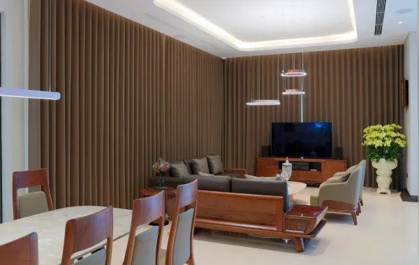 أثاث خشبي في منطقة المعيشة