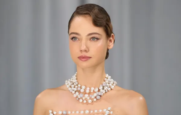 كيف تنسّقين أجدد صيحات المكياج مع ملابس شتاء 2026 