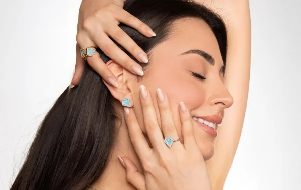 مجوهرات بحجر التركواز من علامة شارمالينا Charmaleena- الصورة من العلامة