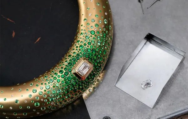 عقد من ميسيكا Messika -الصورة من العلامة