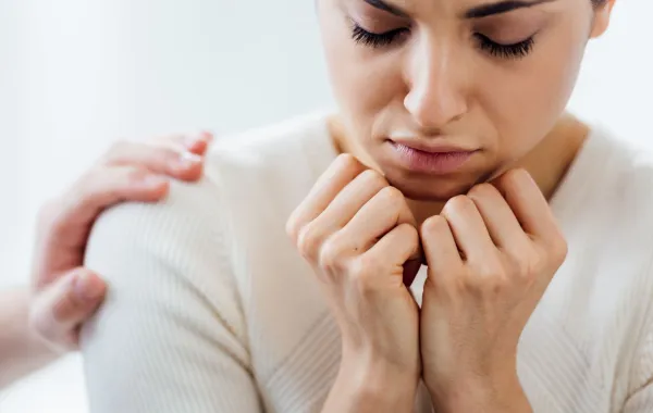 امرأة تعاني من الإجهاض