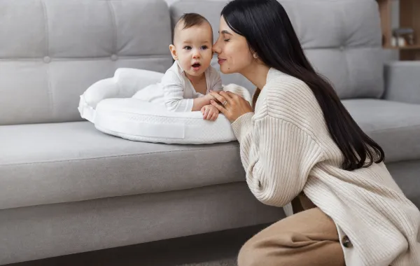 صورة لأم مع طفلها