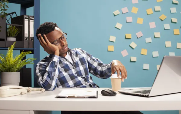 استراتيجيات للتعامل بذكاء مع المدير الكسول في العمل