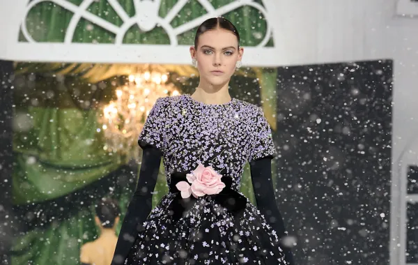 فستان من ريتشارد كوين Richard Quinn - الصورة من Launchmetrics/Spotlight ©