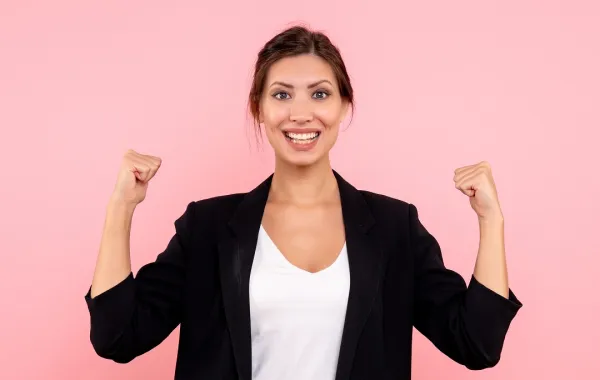 8 عادات صباحية مشتركة بين البنات الناجحات- الصورة من موقع Freepik