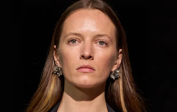 الحليب البارد لعلاج الهالات السوداء