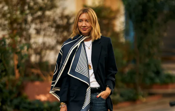 البليزر مع البنطلون الجينز - الصورة من Launchmetrics/Spotlight ©