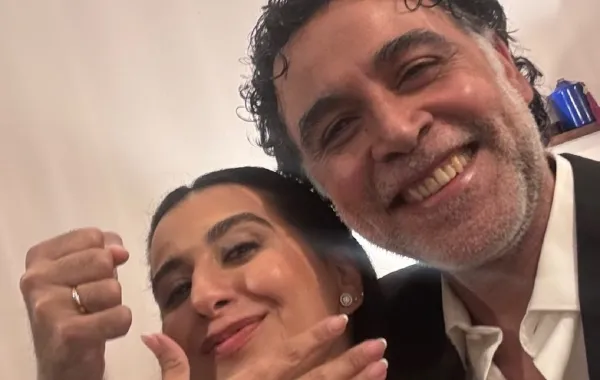 هاني خليفة وخطيبته - الصورة من حسابه الخاص على فيسبوك