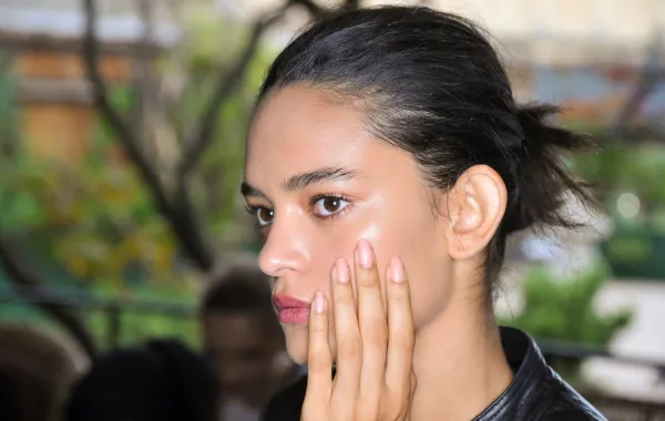 أخطاء العناية بالأظافر التي ترتكبينها يوميا دون أن تعرفي وكيف تصححينها